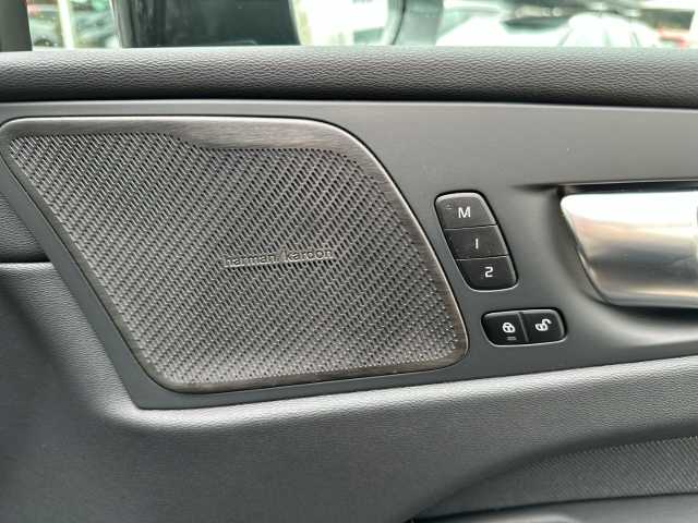 Volvo  Recharge T6 Plus Black Edition AHK ACC