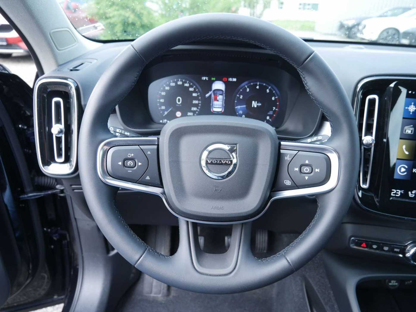 Volvo  T2 Momentum Pro 2WD KAMERA NAVI AHK LED