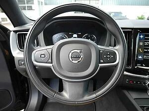 Volvo  D5 AWD Momentum KAMERA NAVI LED W-LAN EU6