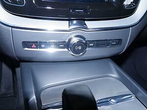 Volvo  B5 AWD Plus Dark PDC SHZ KAMERA NAVI LED