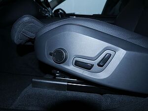 Volvo  B5 AWD Plus Dark PDC SHZ KAMERA NAVI LED