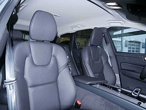 Volvo  B5 AWD Plus Dark PDC SHZ KAMERA NAVI LED