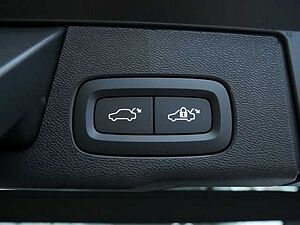 Volvo  B5 AWD Plus Dark PDC SHZ KAMERA NAVI LED
