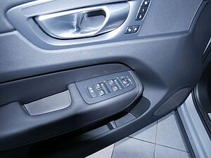 Volvo  B5 AWD Plus Dark PDC SHZ KAMERA NAVI LED