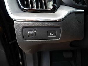 Volvo  D5 AWD Momentum LEDER NAVI LED W-LAN EU6