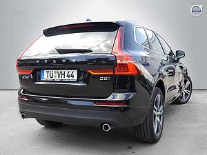 Volvo  D5 AWD Momentum LEDER NAVI LED W-LAN EU6