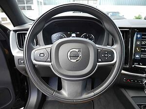 Volvo  D5 AWD Momentum LEDER NAVI LED W-LAN EU6