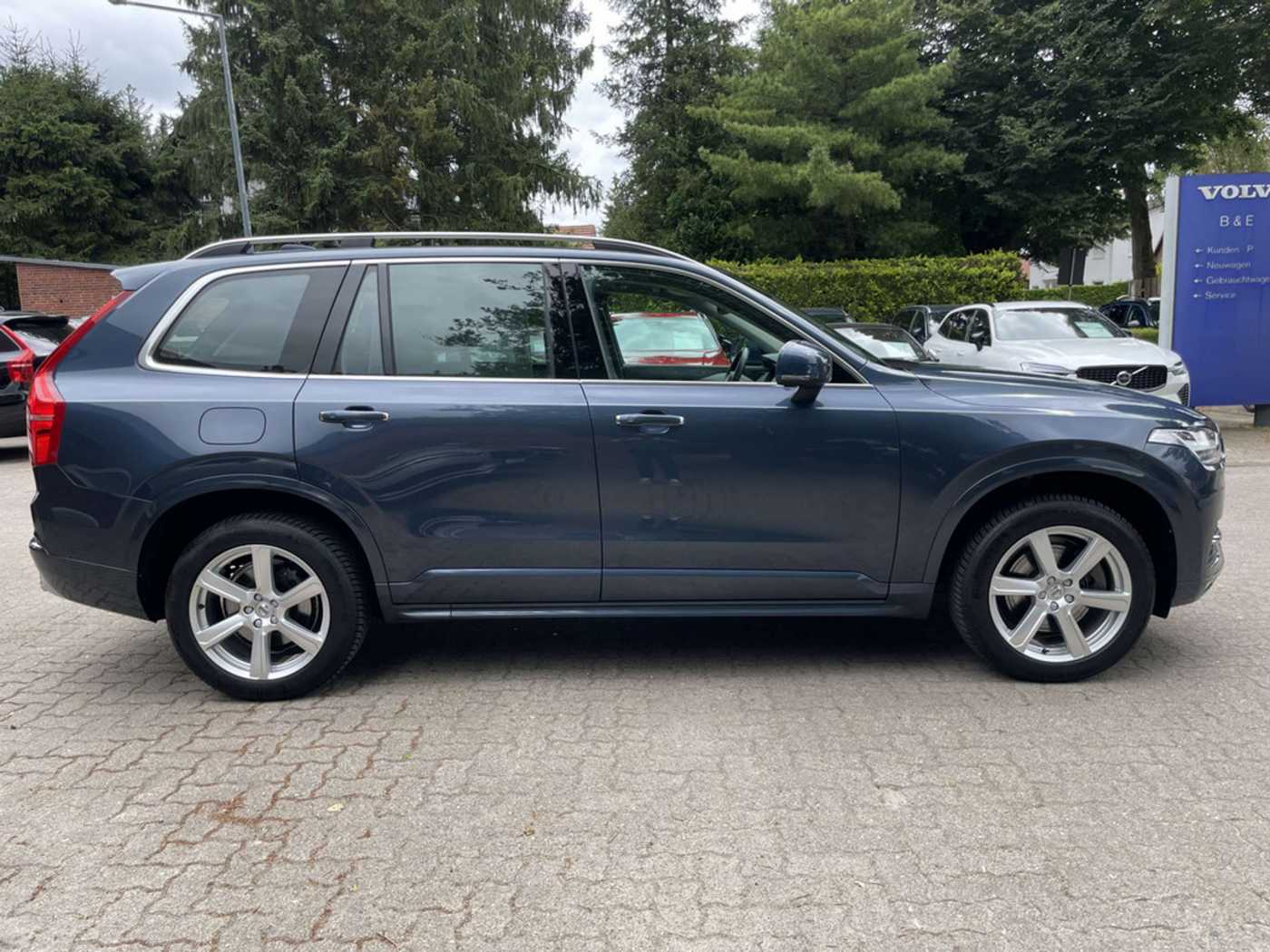 Volvo  D5 AWD Momentum SEHR GEPFLEGT | LICHT-PAKET | KAME