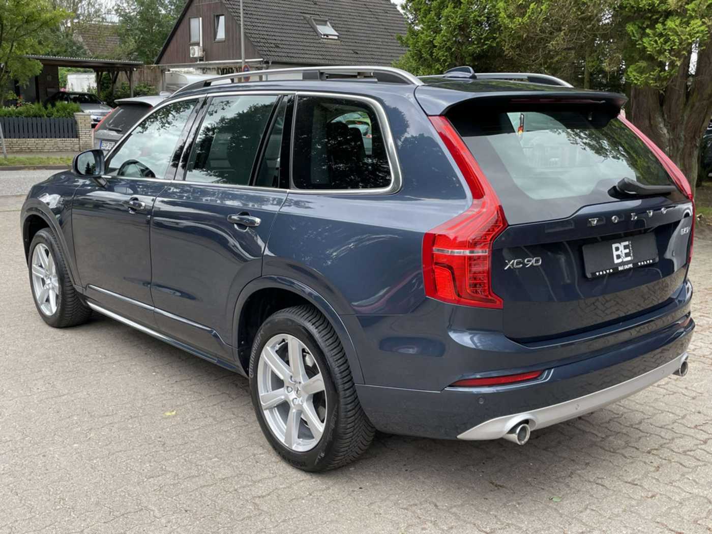 Volvo  D5 AWD Momentum SEHR GEPFLEGT | LICHT-PAKET | KAME