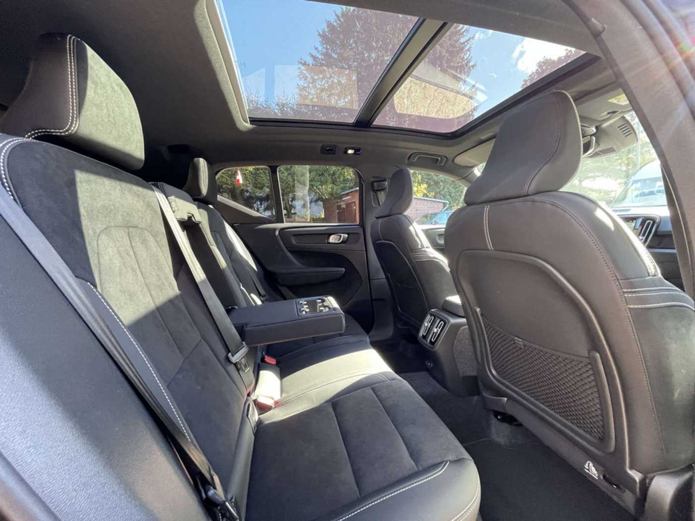 Volvo  Twin Motor AWD Ultra Black Edition