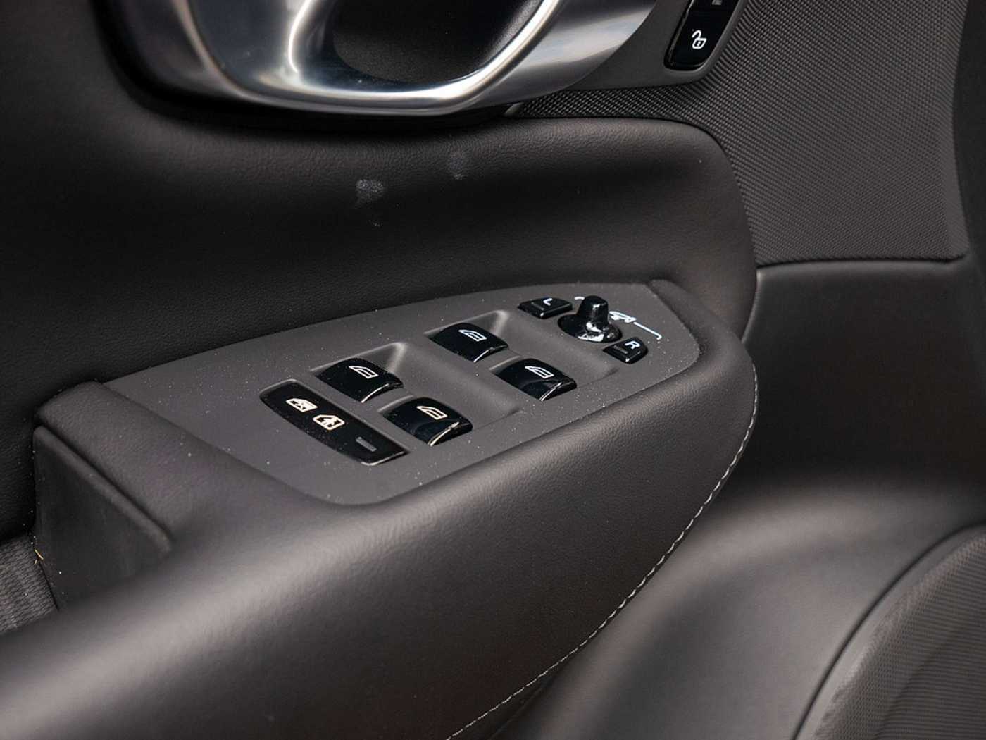 Volvo  T8 AWD Recharge Plug-In Hybrid Plus Bright