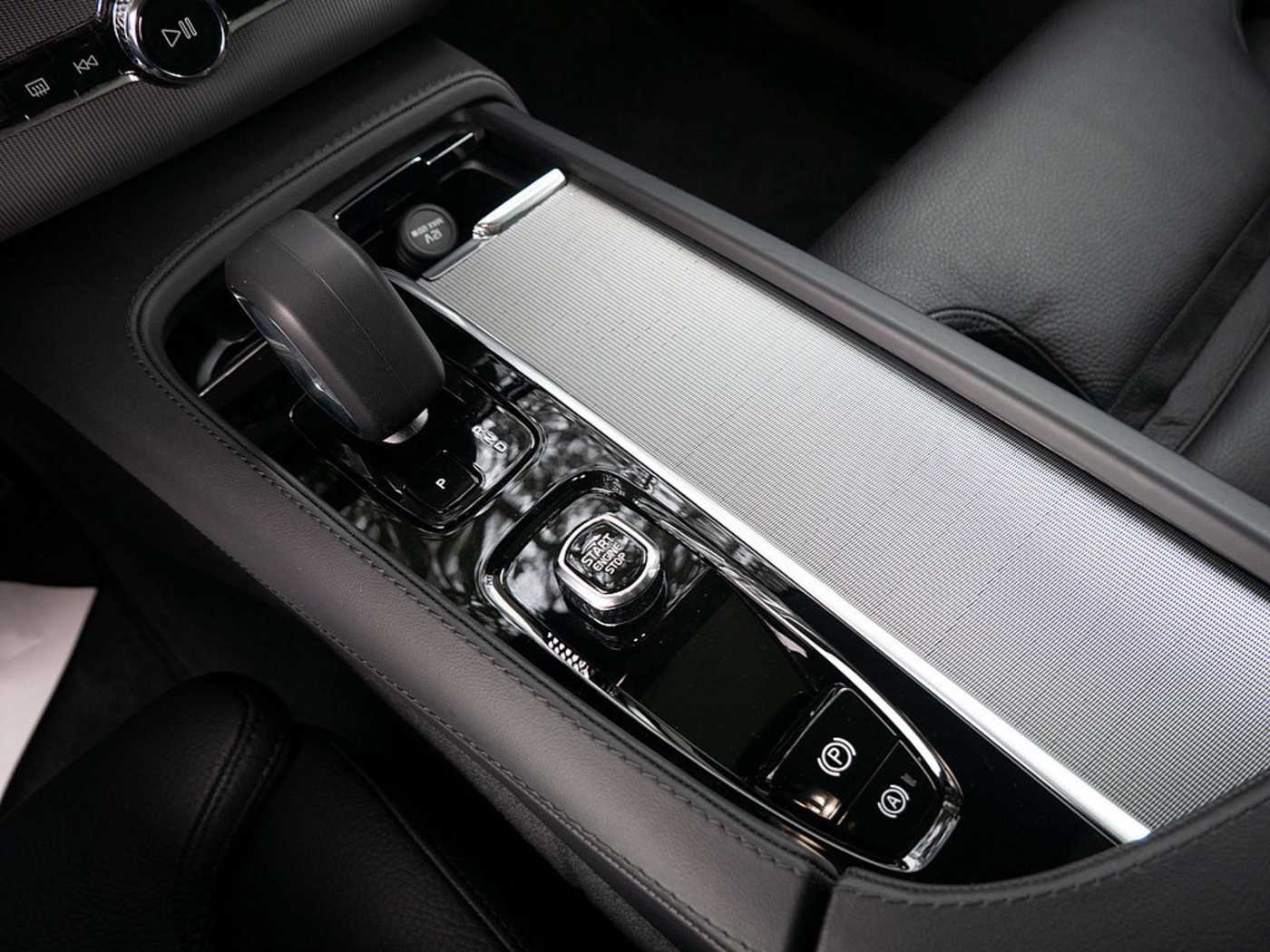 Volvo  T8 AWD Recharge Plug-In Hybrid Plus Bright