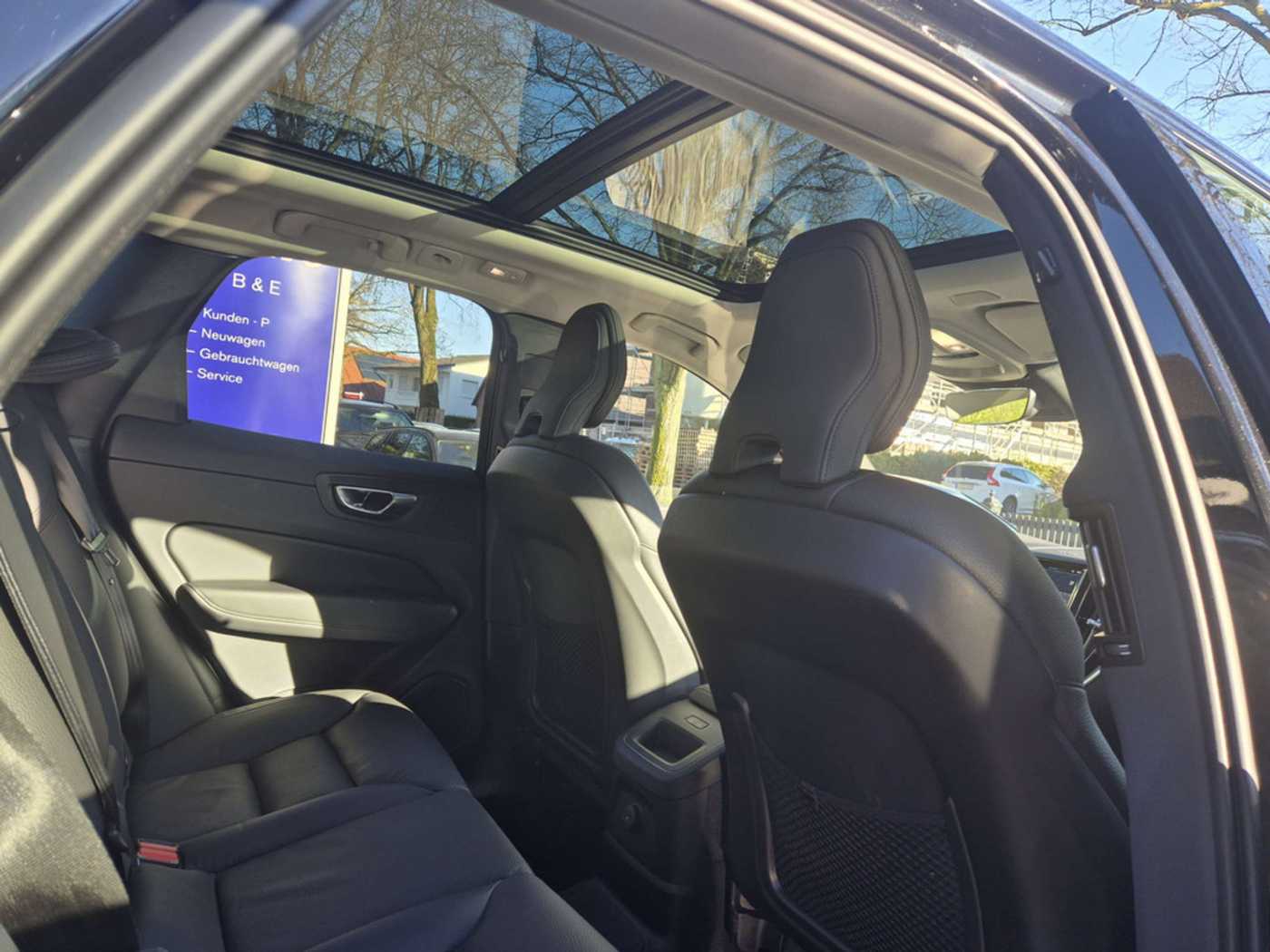 Volvo  T6 AWD Recharge Plug-In Hybrid Plus Dark