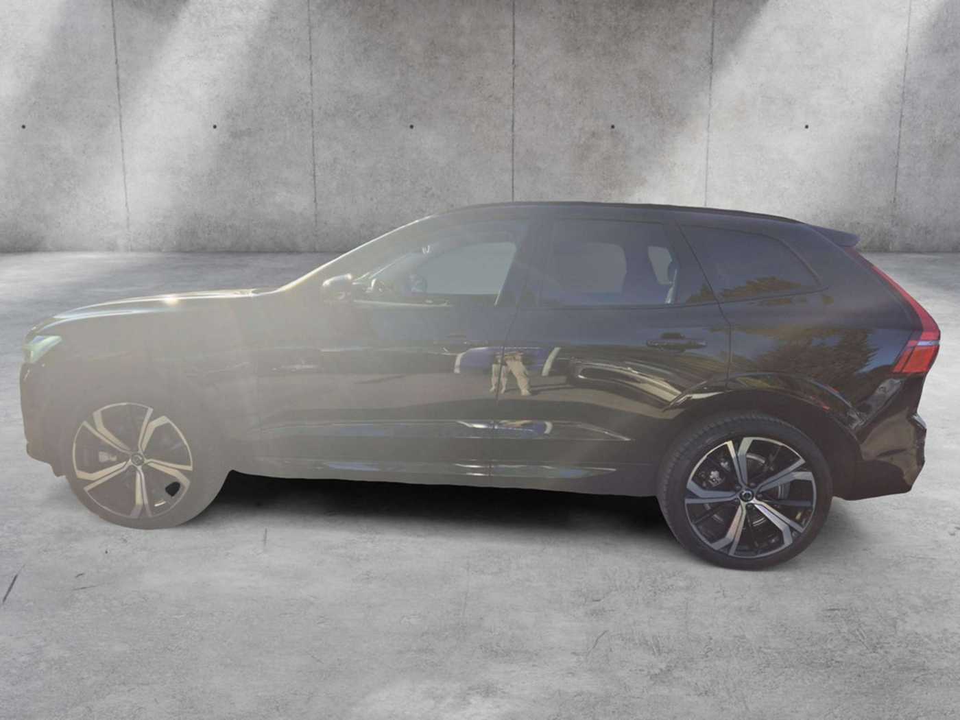 Volvo  T6 AWD Recharge Plug-In Hybrid Plus Dark