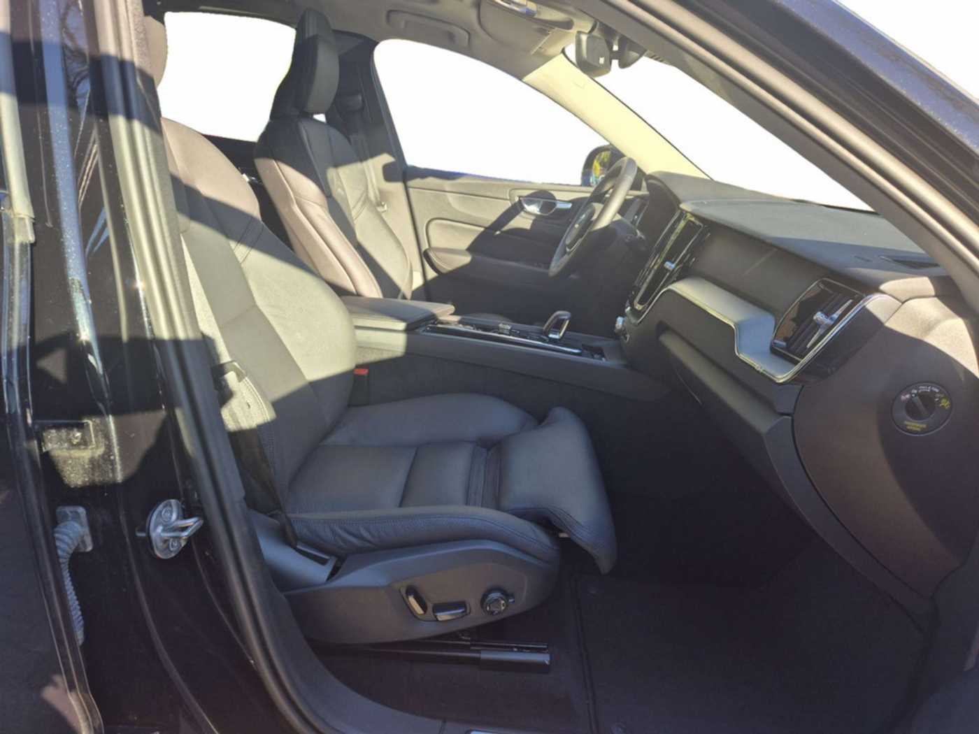 Volvo  T6 AWD Recharge Plug-In Hybrid Plus Dark