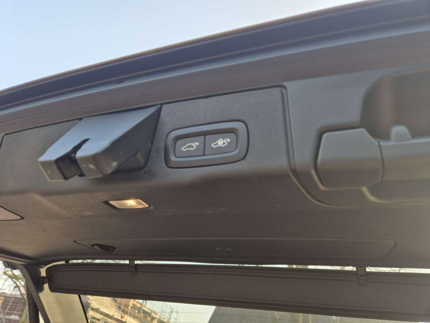 Volvo  T8 AWD Recharge Plug-In Hybrid Ultra Dark