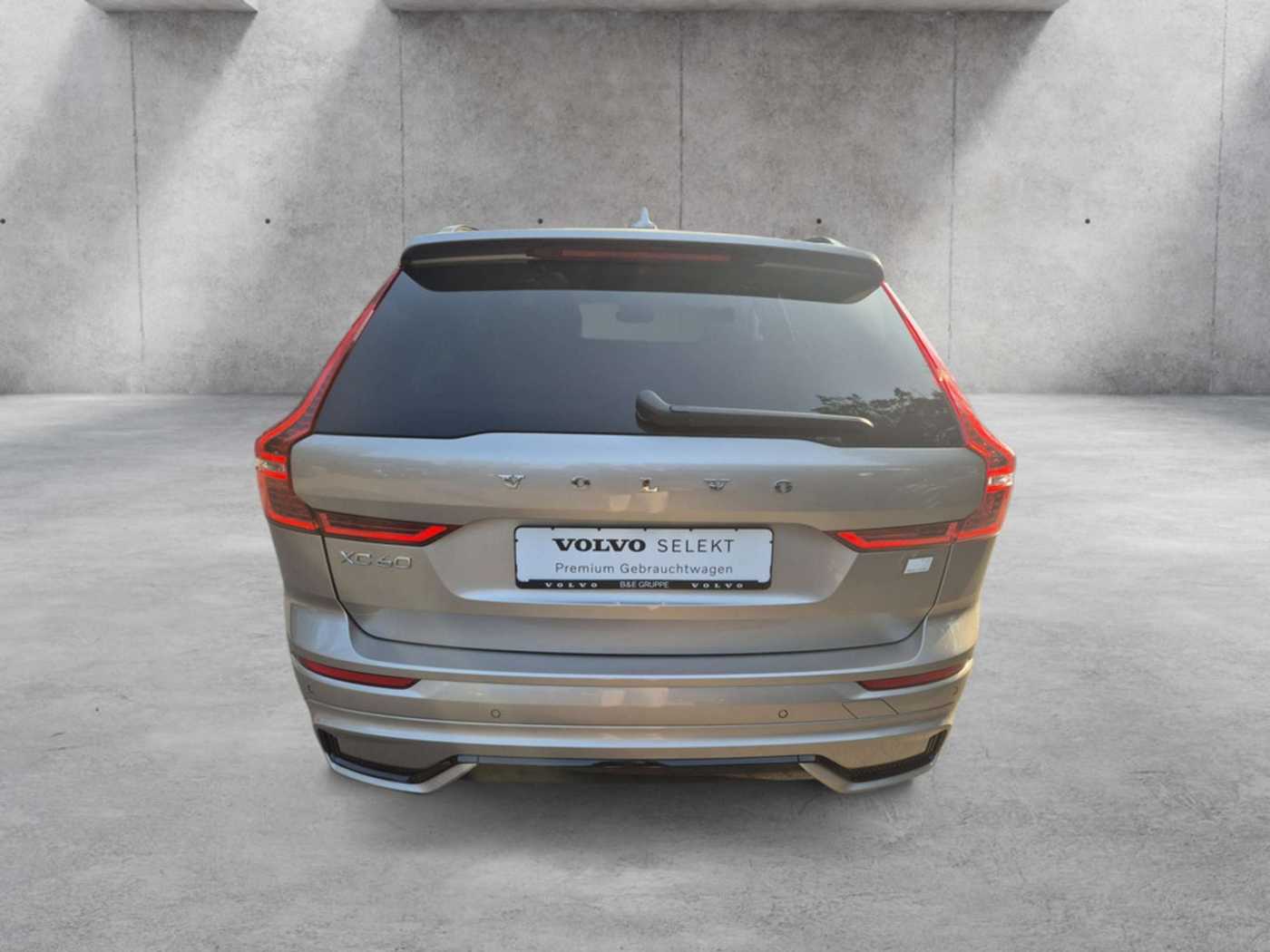 Volvo  T8 AWD Recharge Plug-In Hybrid Ultra Dark