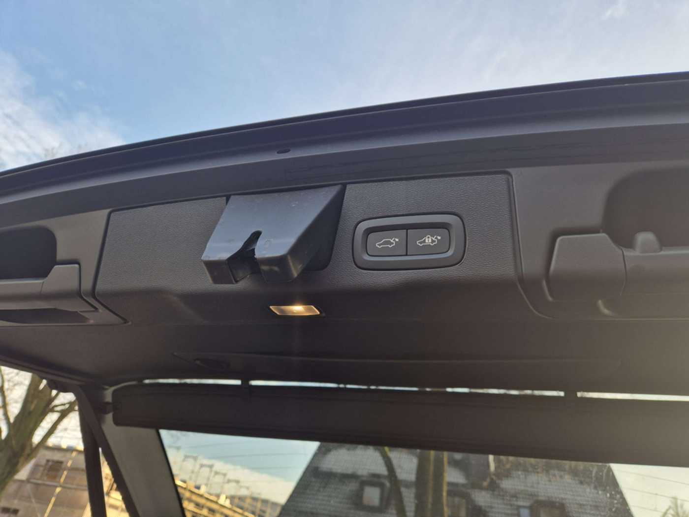 Volvo  T8 AWD Recharge Plug-In Hybrid Ultra Dark