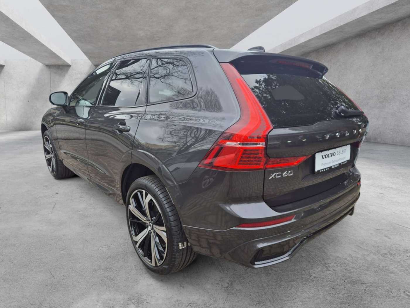 Volvo  T8 AWD Recharge Plug-In Hybrid Ultra Dark