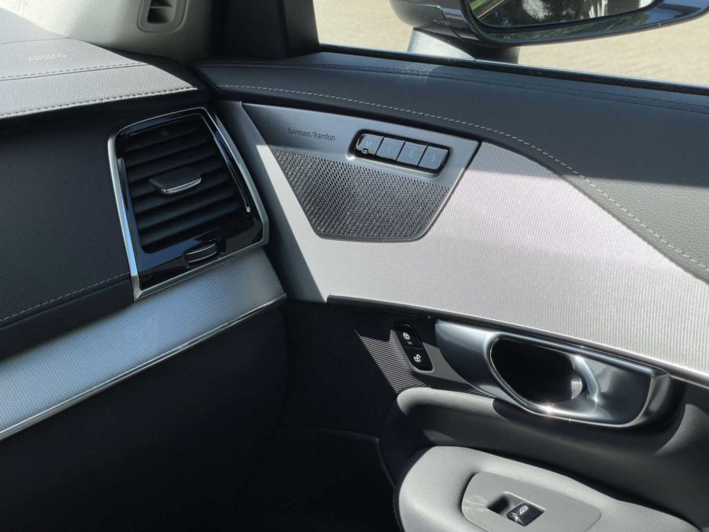 Volvo  T8 Plus Bright Recharge Plug-In Hybrid AWD