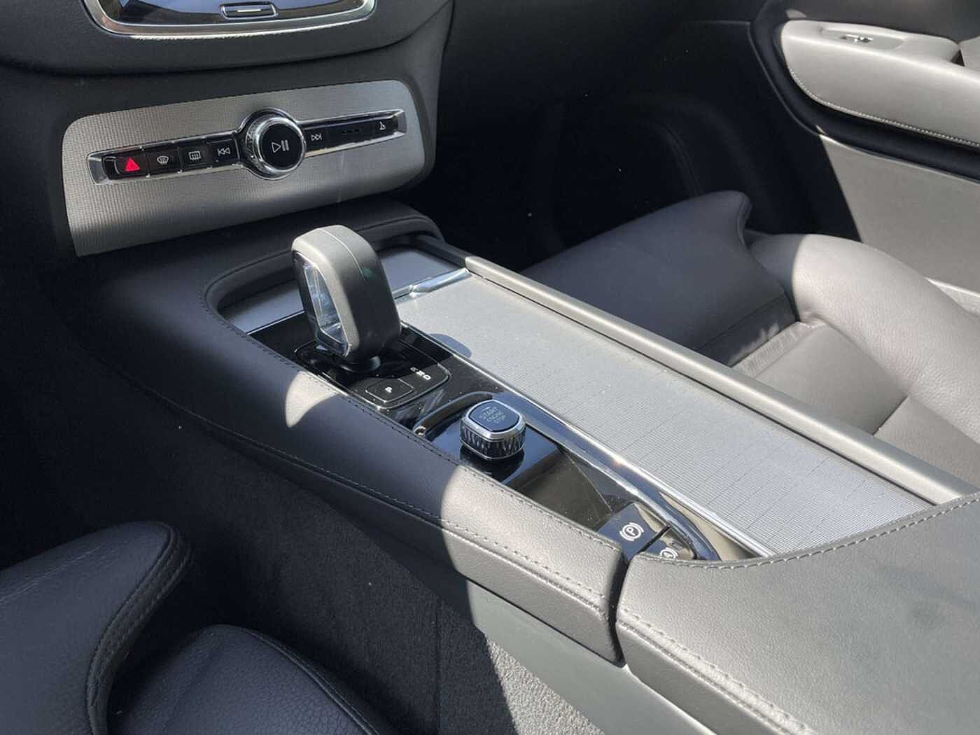 Volvo  T8 Plus Bright Recharge Plug-In Hybrid AWD