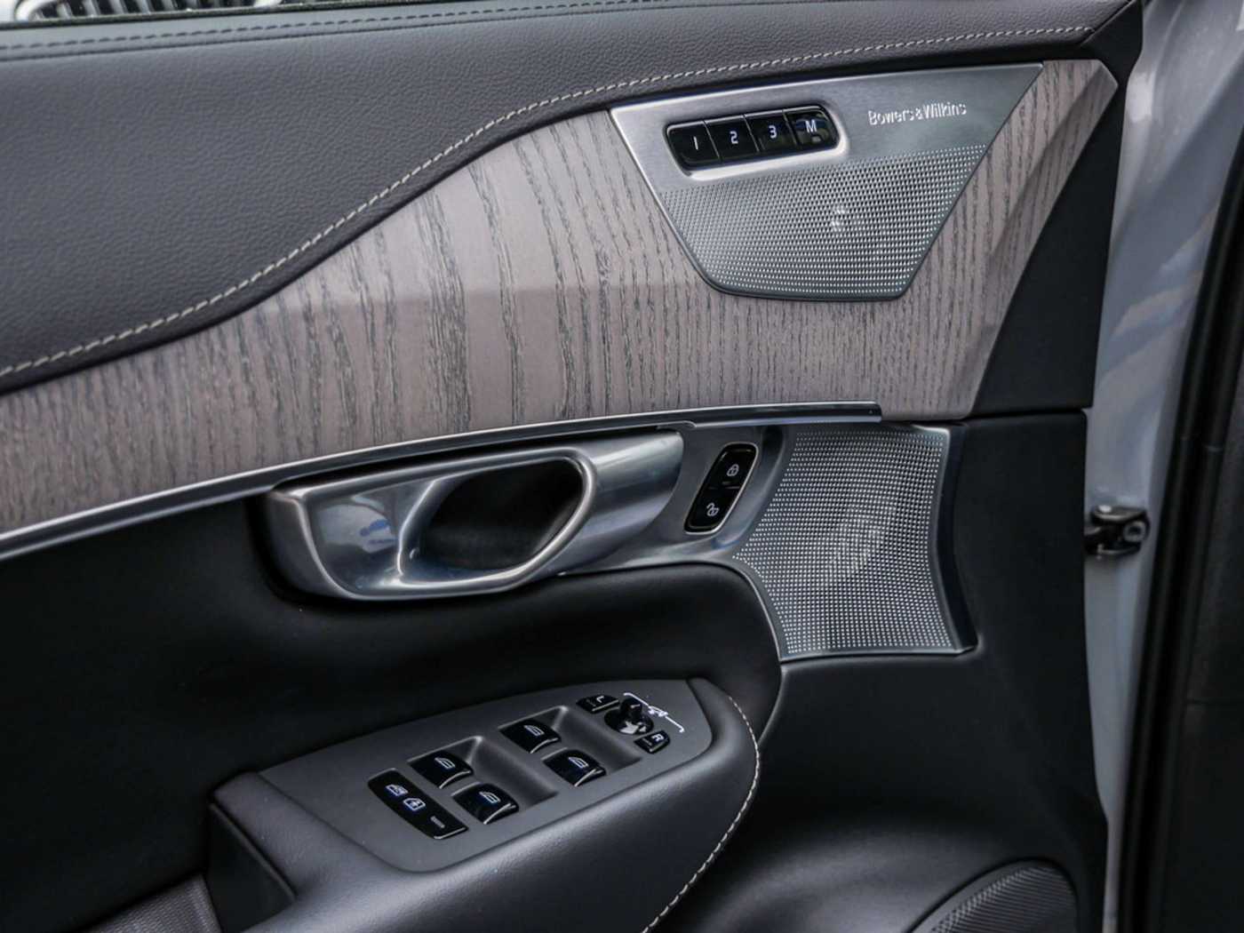 Volvo  T8 Ultra Bright Recharge Plug-In Hybrid AWD