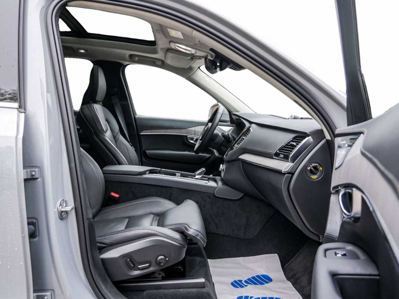 Volvo  T8 Ultra Bright Recharge Plug-In Hybrid AWD