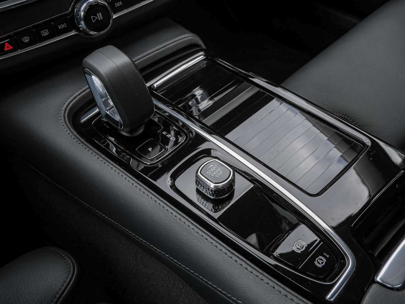 Volvo  T8 Ultimate Dark Recharge Plug-In Hybrid AWD