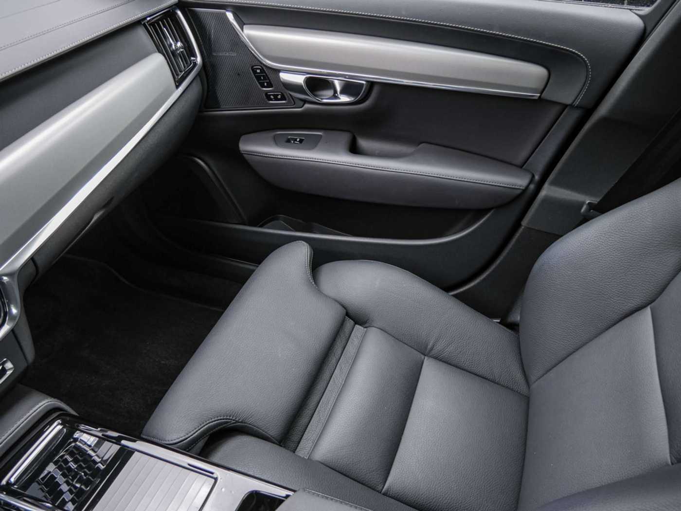 Volvo  T8 Ultimate Dark Recharge Plug-In Hybrid AWD