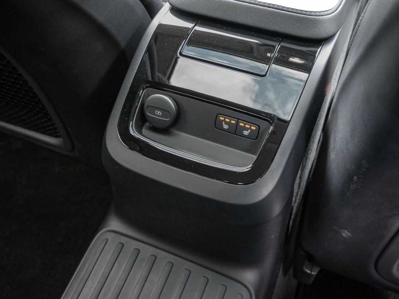 Volvo  T8 Ultimate Dark Recharge Plug-In Hybrid AWD