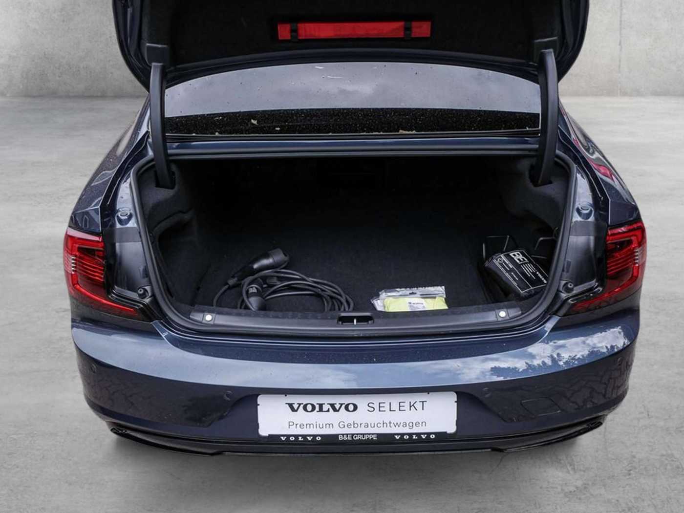 Volvo  T8 Ultimate Dark Recharge Plug-In Hybrid AWD