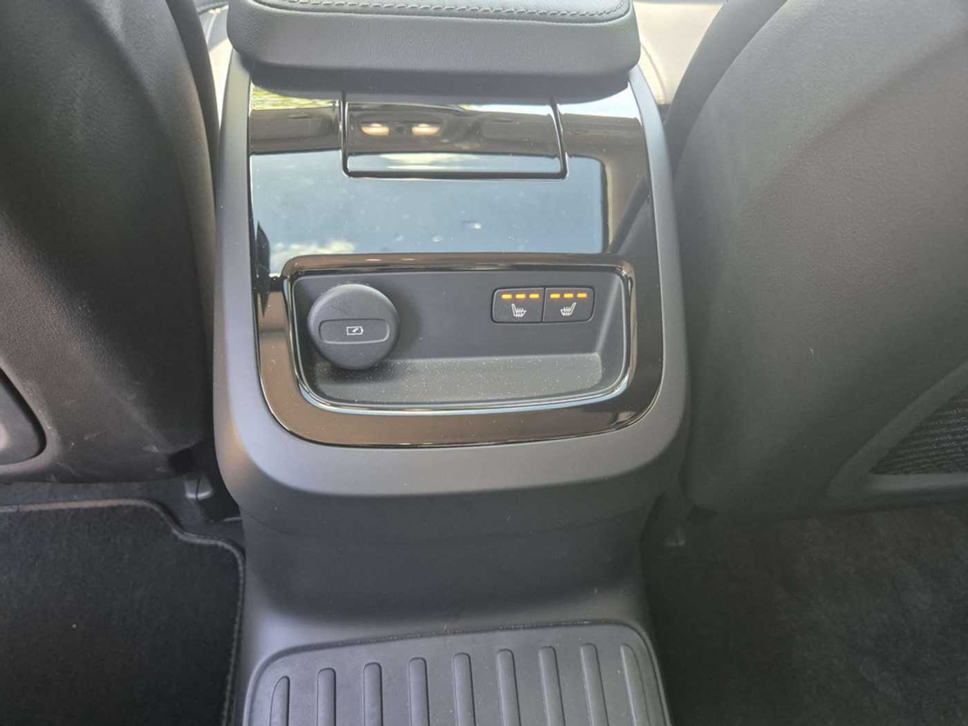 Volvo  T8 Ultimate Dark Recharge Plug-In Hybrid AWD