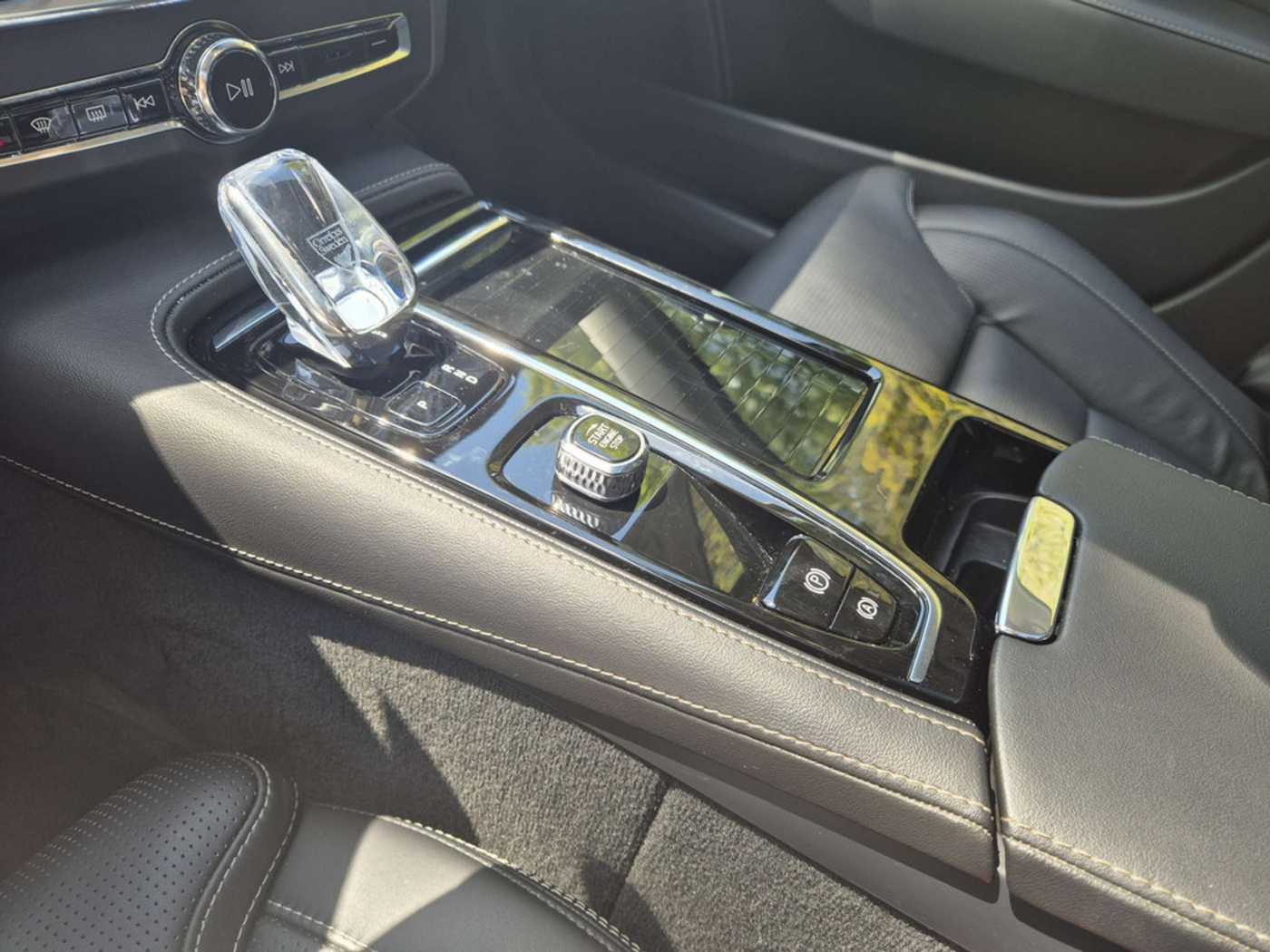 Volvo  T8 Ultimate Dark Recharge Plug-In Hybrid AWD