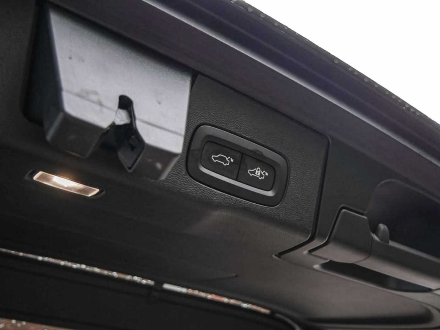 Volvo  T8 Plus Dark Recharge Plug-In Hybrid AWD