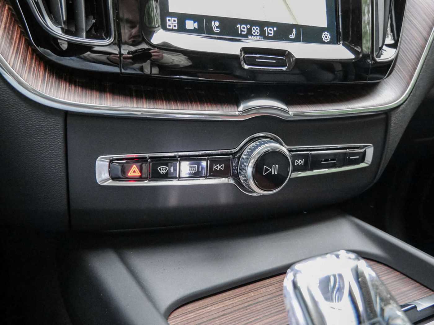 Volvo  T8 Plus Dark Recharge Plug-In Hybrid AWD