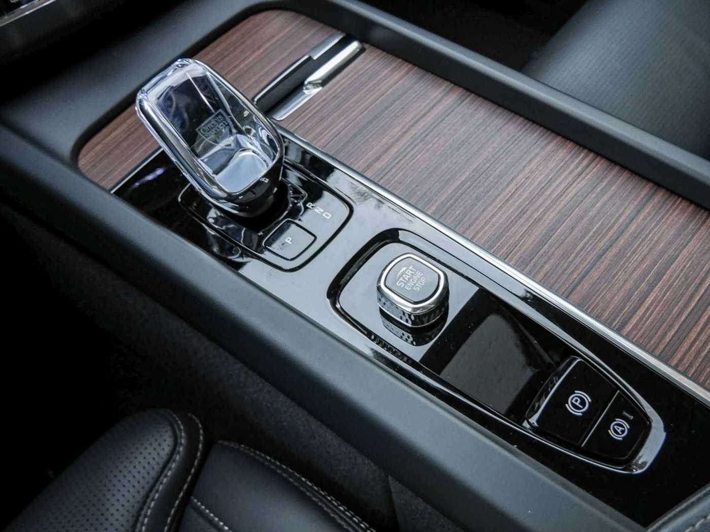 Volvo  T8 Plus Dark Recharge Plug-In Hybrid AWD