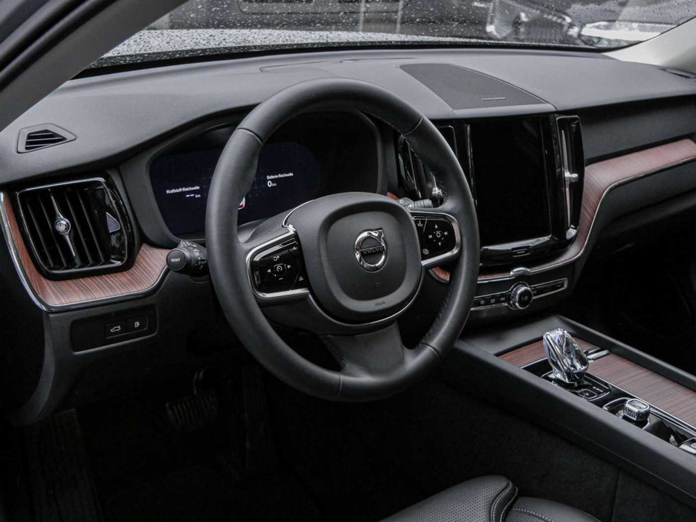 Volvo  T8 Plus Dark Recharge Plug-In Hybrid AWD