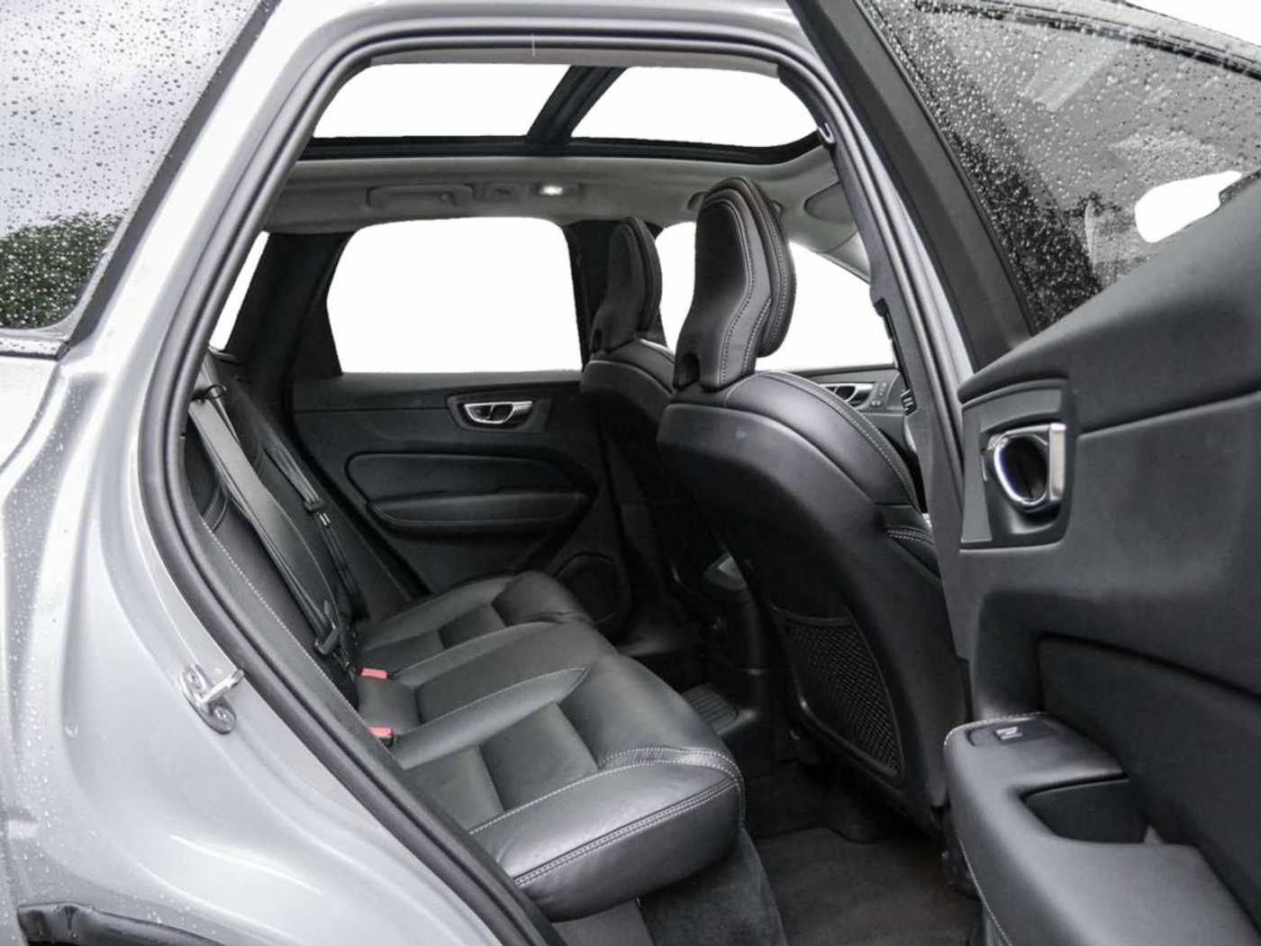 Volvo  T8 Plus Dark Recharge Plug-In Hybrid AWD