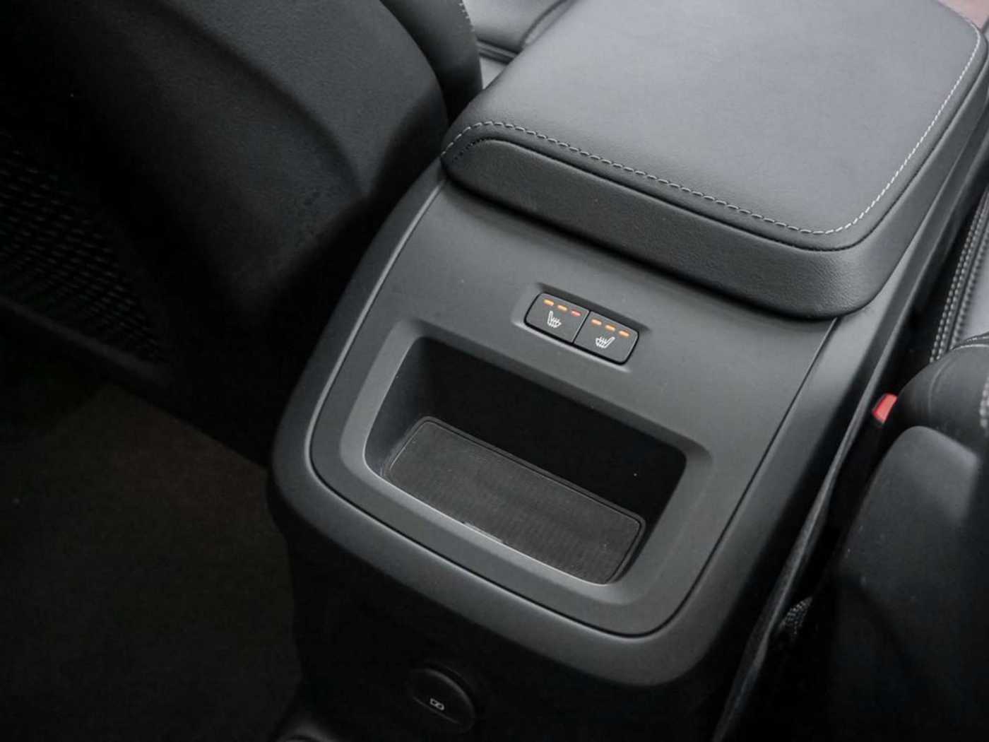 Volvo  T8 Plus Dark Recharge Plug-In Hybrid AWD