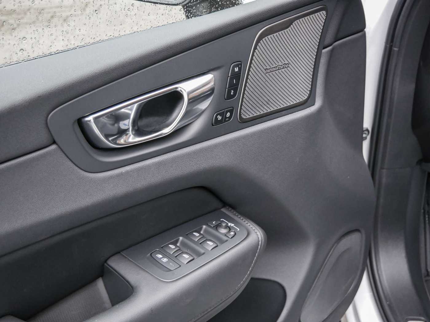 Volvo  T8 Plus Dark Recharge Plug-In Hybrid AWD