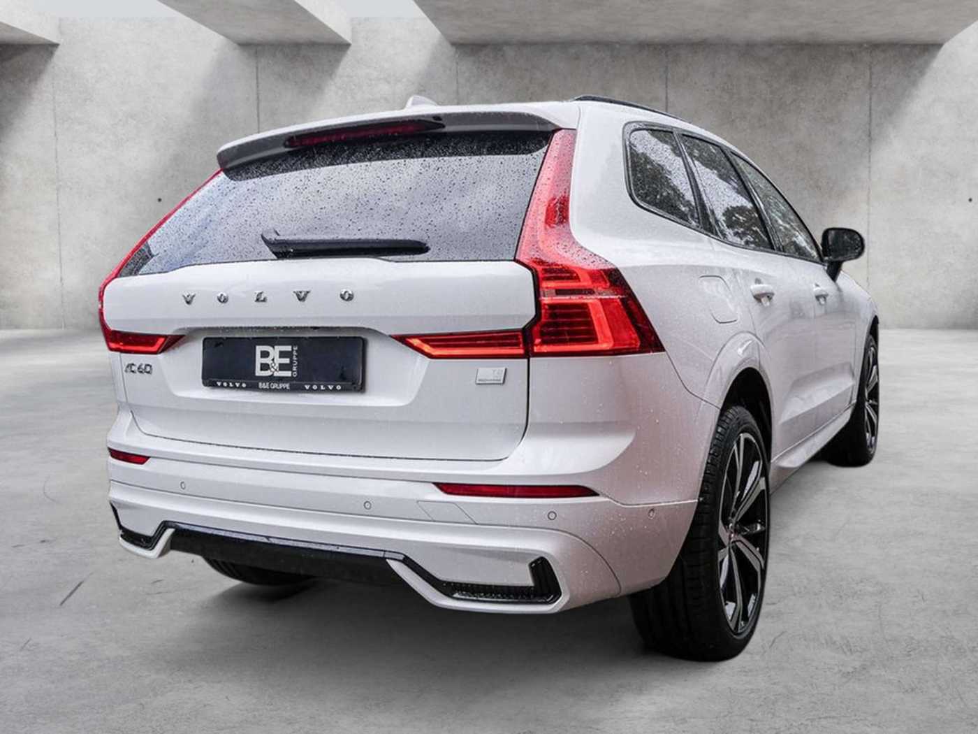 Volvo  T8 Plus Dark Recharge Plug-In Hybrid AWD