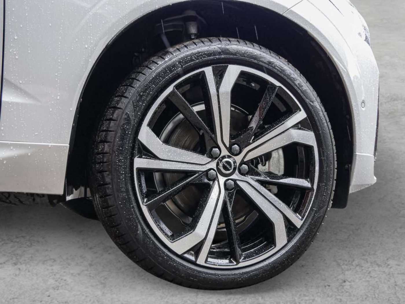 Volvo  T8 Plus Dark Recharge Plug-In Hybrid AWD