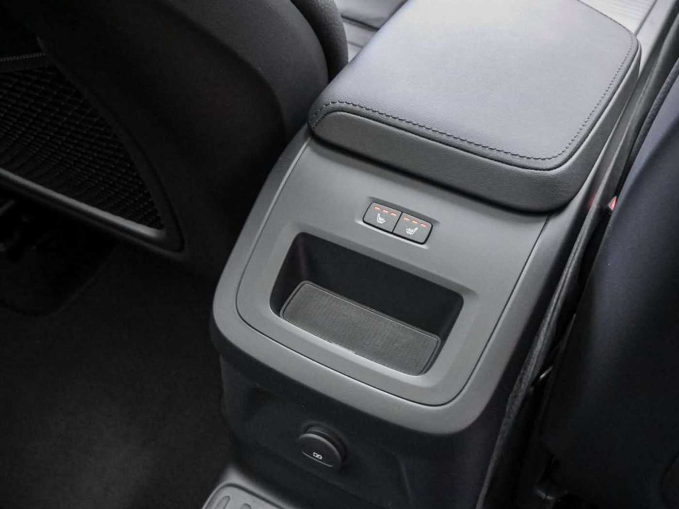 Volvo  T8 Plus Dark Recharge Plug-In Hybrid AWD