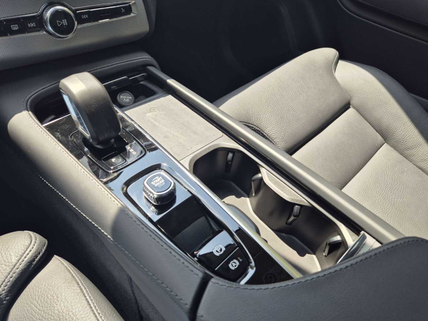 Volvo  T8 Plus Bright Recharge Plug-In Hybrid AWD