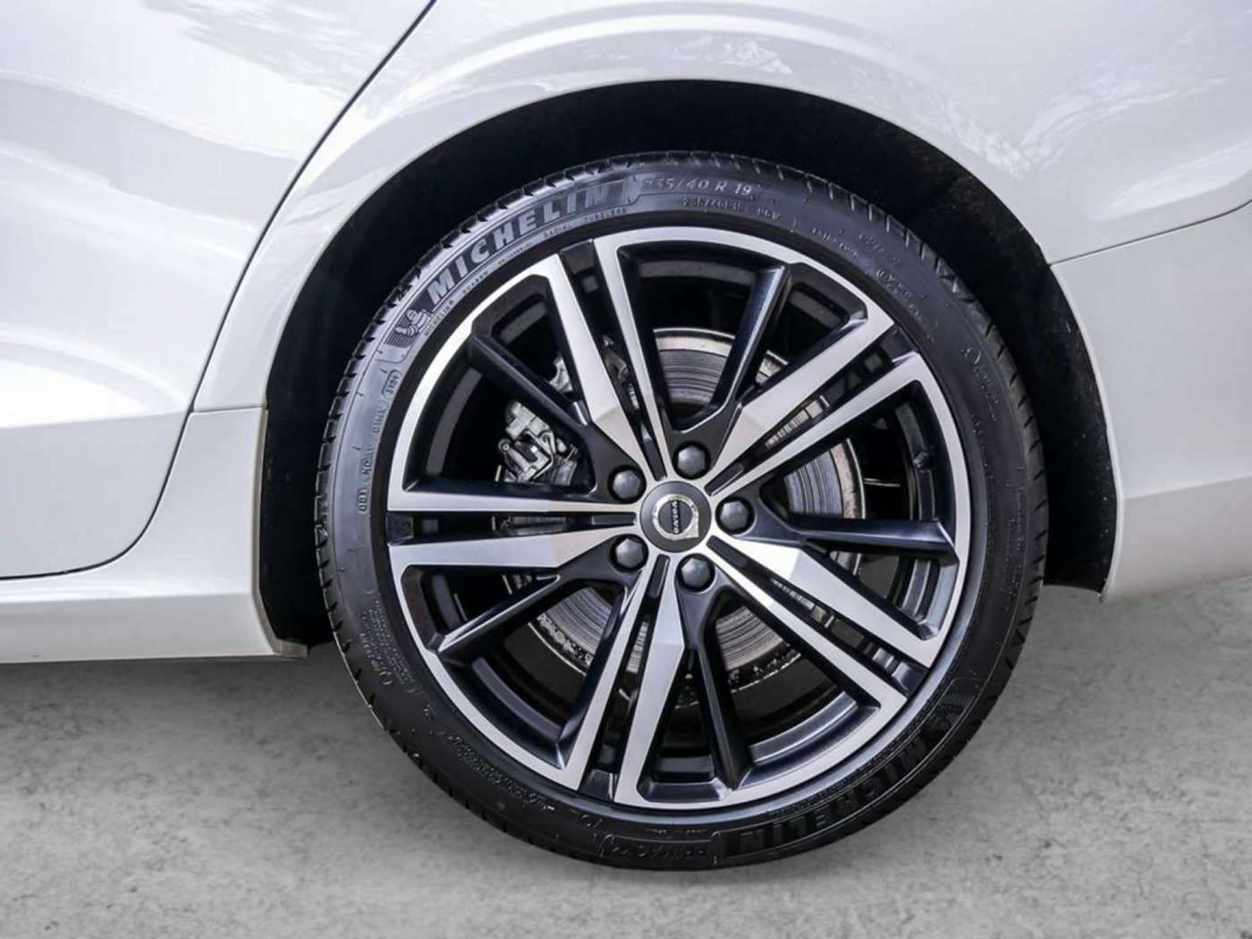 Volvo  T6 AWD R-Design Recharge Plug-In Hybrid