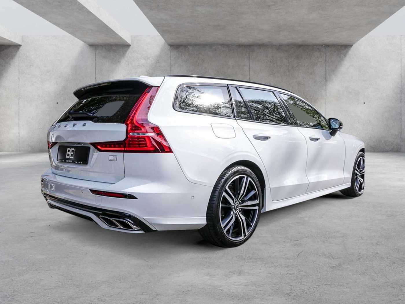 Volvo  T8 Recharge Plug-In Hybrid AWD Plus Dark