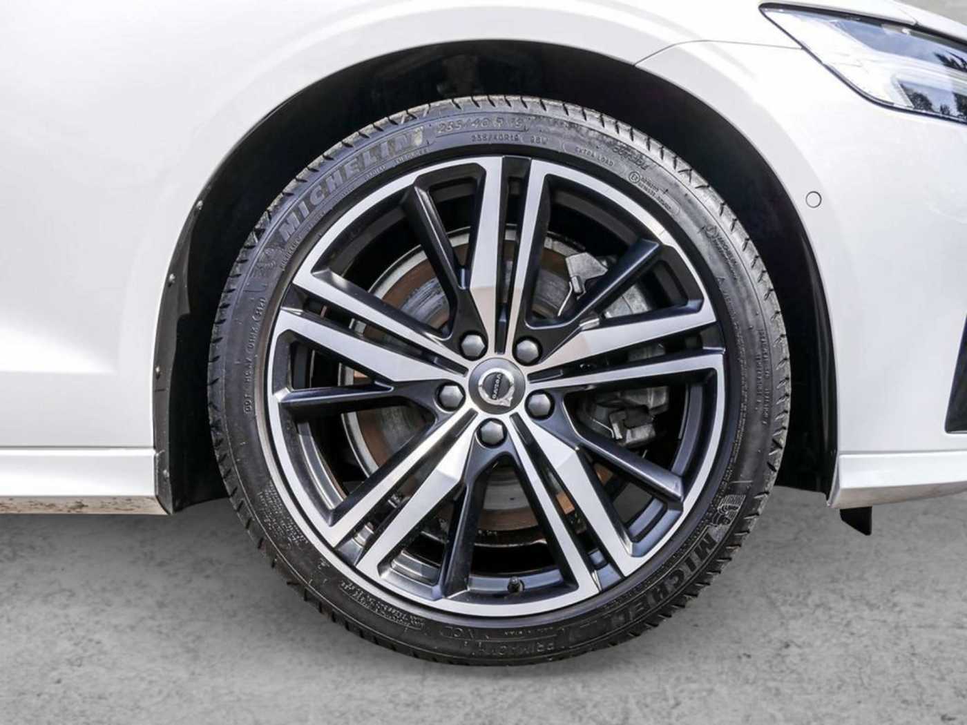 Volvo  T8 Recharge Plug-In Hybrid AWD Plus Dark