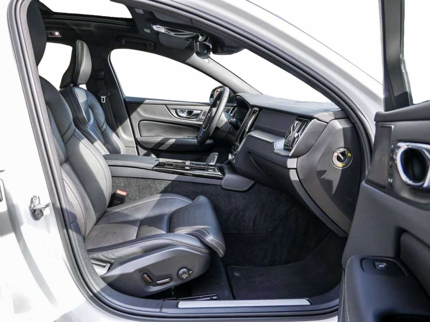 Volvo  T8 Recharge Plug-In Hybrid AWD Plus Dark