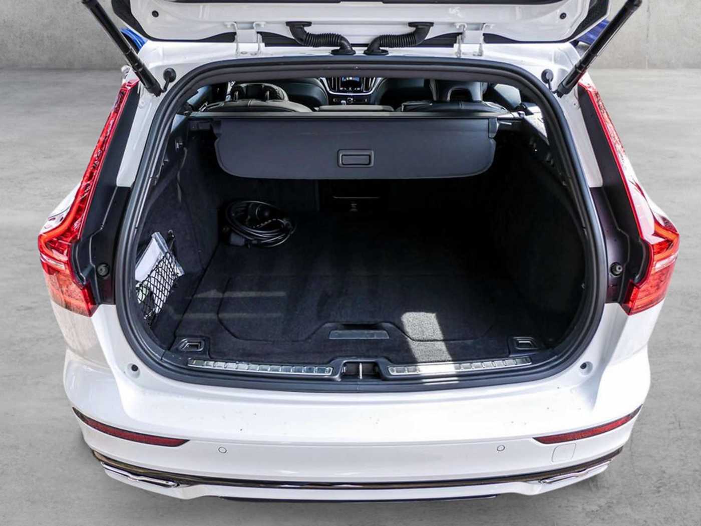 Volvo  T8 Recharge Plug-In Hybrid AWD Plus Dark