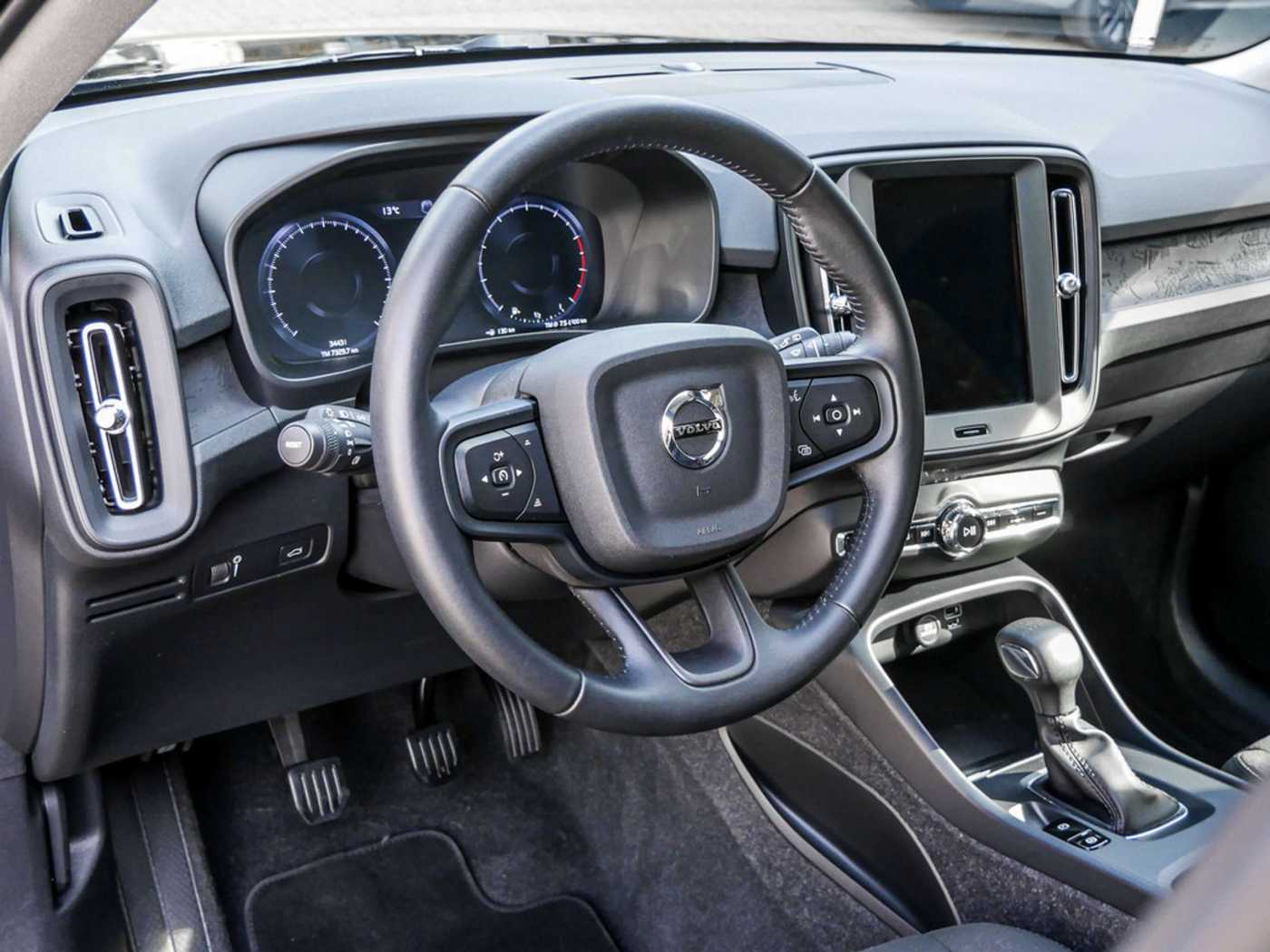Volvo  T2 Momentum Core 2WD